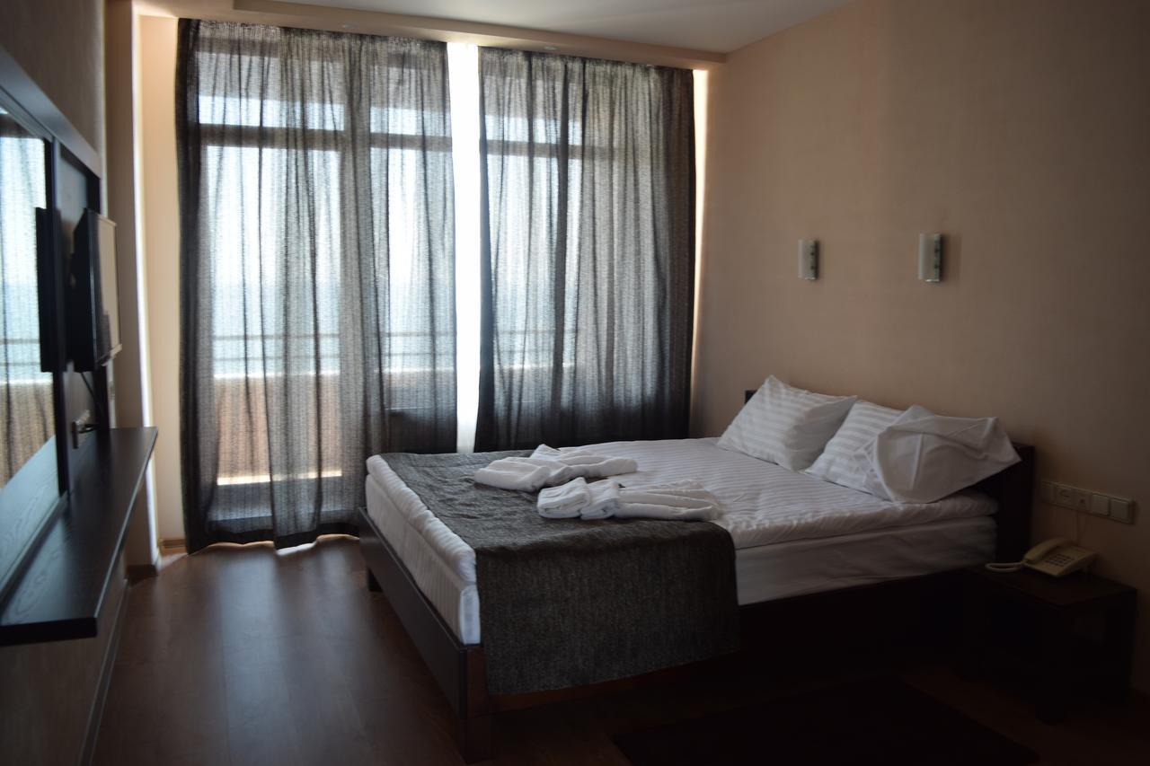 Viro Hotel Chornomorsk Exterior foto